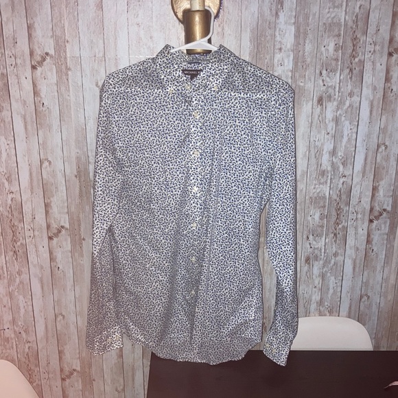 Michael Kors Medium Slim Fit Button Down - Picture 1 of 8